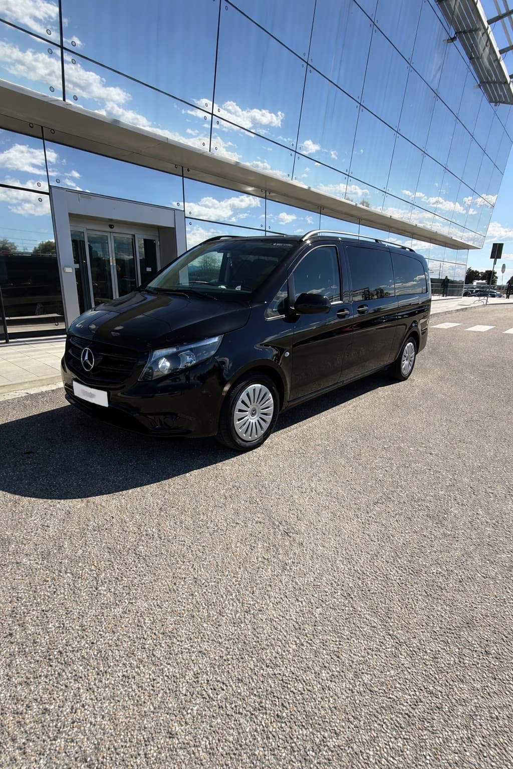 Transfer Torino Caselle Aeroporto a Soli 60 Euro: Servizio Privato Fino a 8 Posti